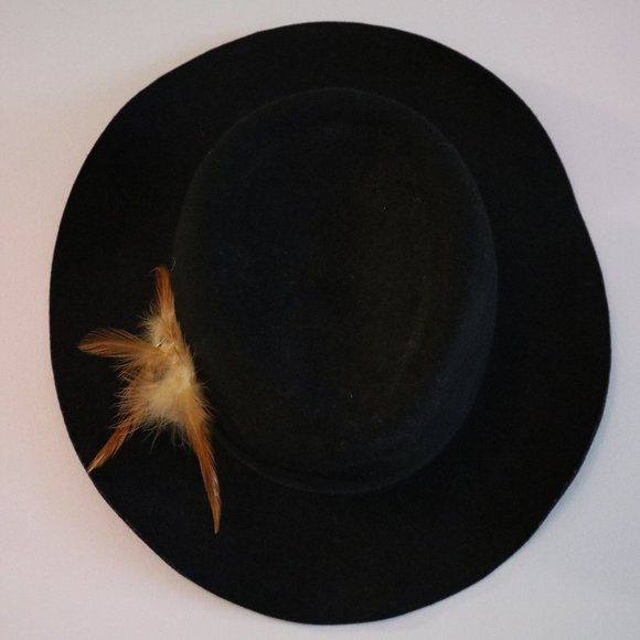 Black Brim Hat (w Feather) - Picture 4 of 5